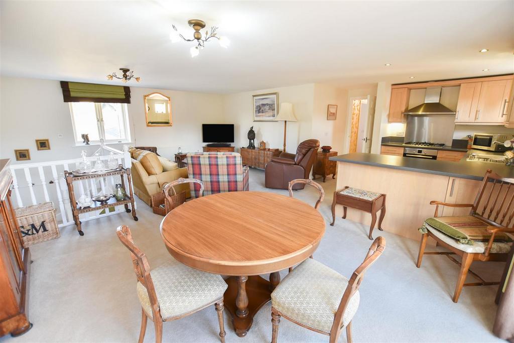 Dining Area.JPG