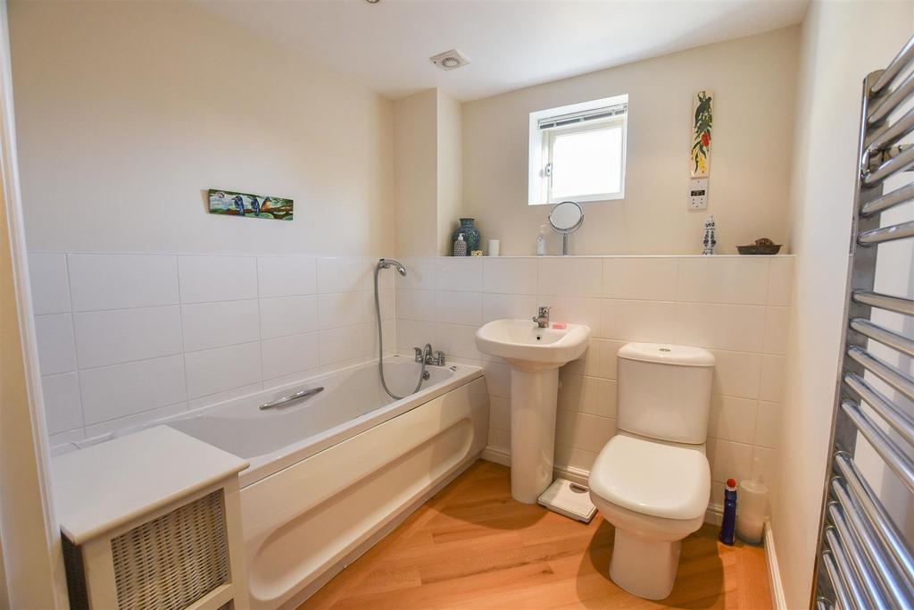 Family Bathroom.JPG
