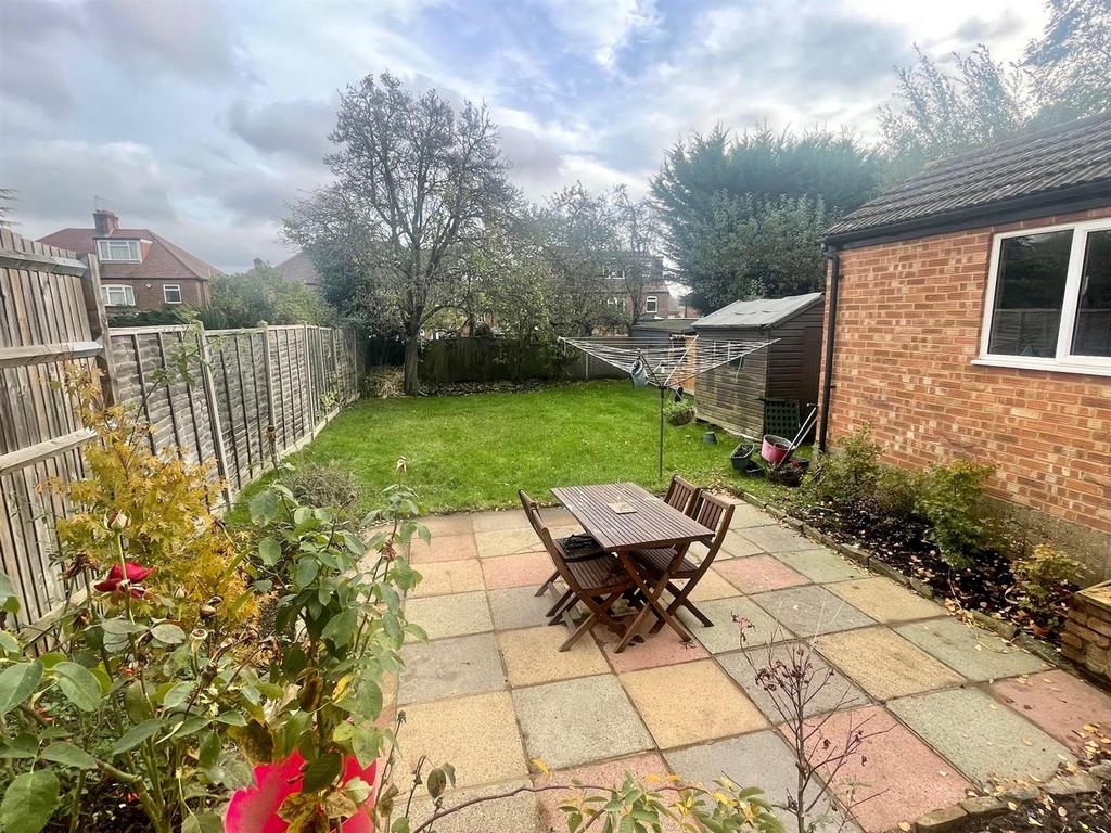Wolstonbury, Woodside Park 3 bed semidetached house £2,850 pcm (£658 pw)