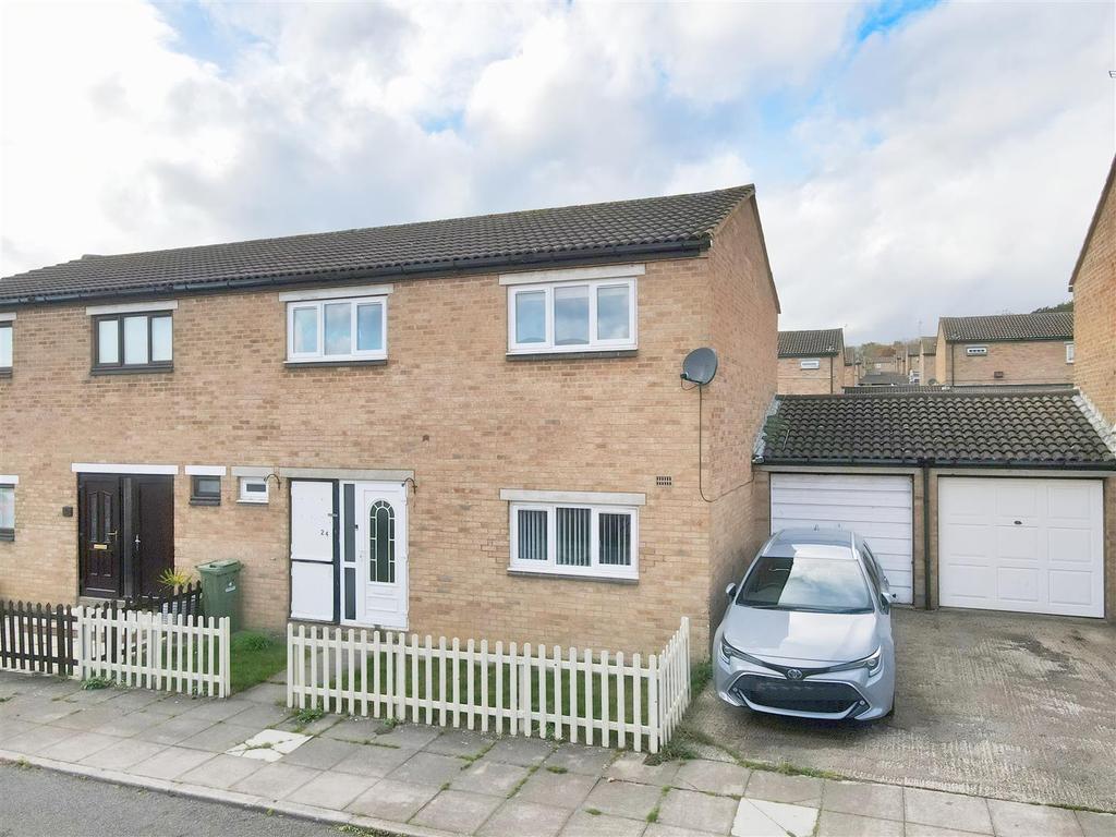 Ravigill Place, Hodge Lea, Milton Keynes 3 bed semidetached house £