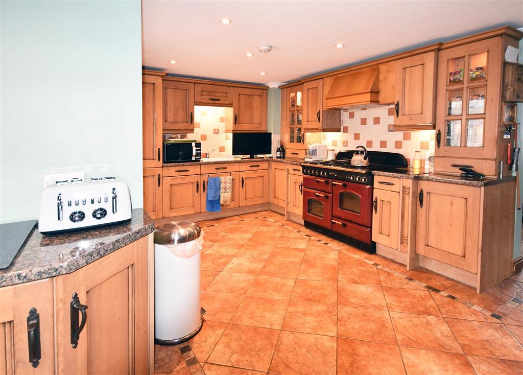 Kitchen 1.jpg