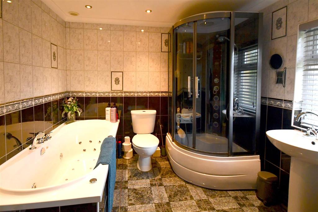 En-suite one.jpg