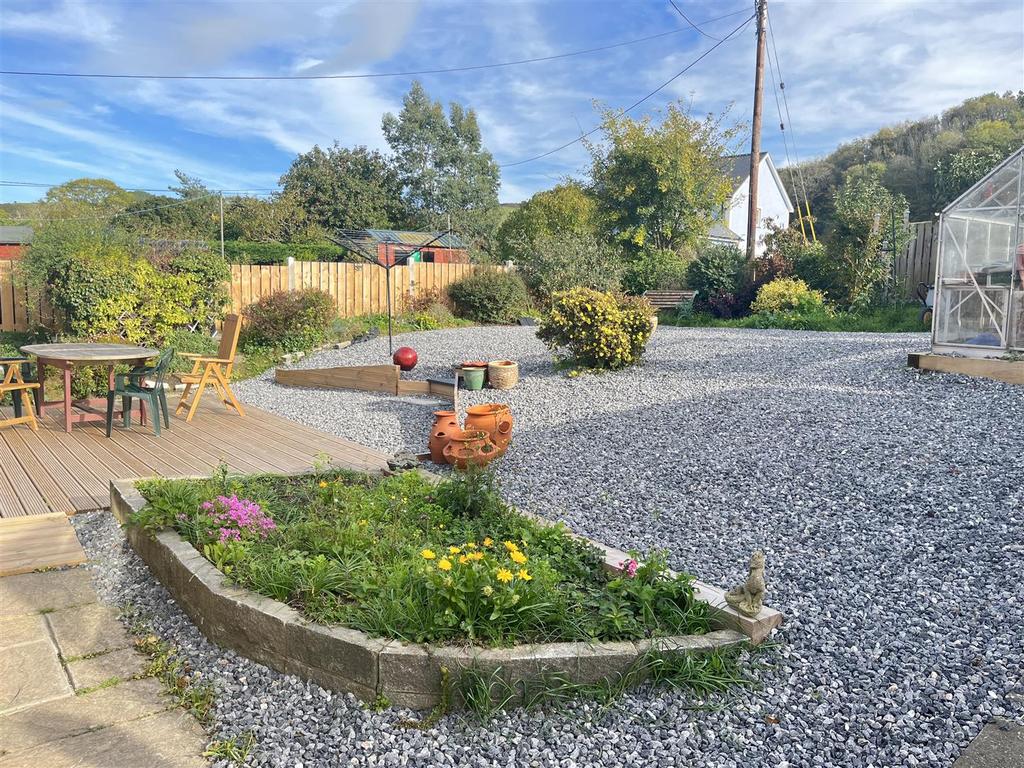 Llanrhystud 3 bed detached bungalow £320,000