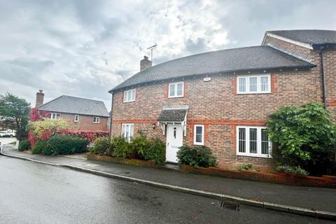 16 Badgers Den, Great Chart, Ashford, TN23 5LE