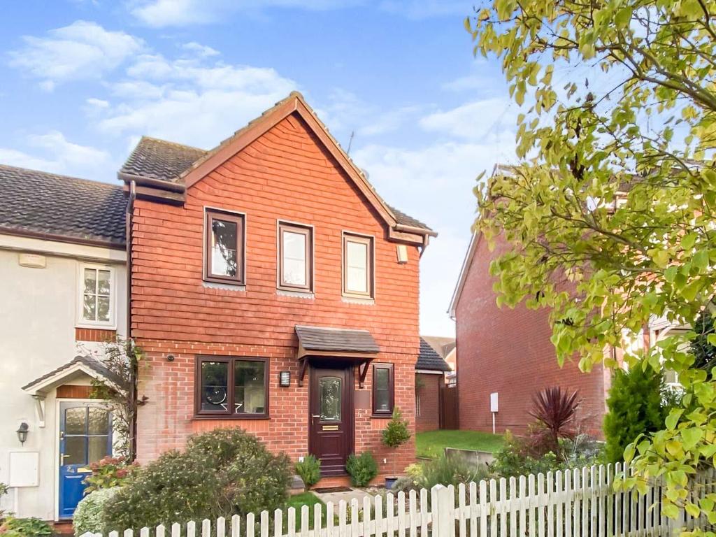 Armscote Grove, Hatton Park, Warwick 3 bed end of terrace house for