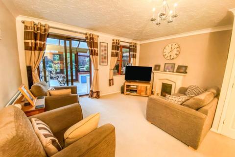 26 Armscote Grove, Hatton Park, Warwick, CV35 7TP