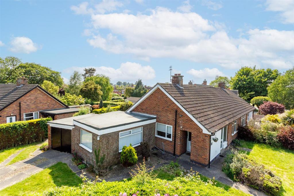 Horseman Avenue, Copmanthorpe, York... 3 bed semi-detached bungalow - £ ...