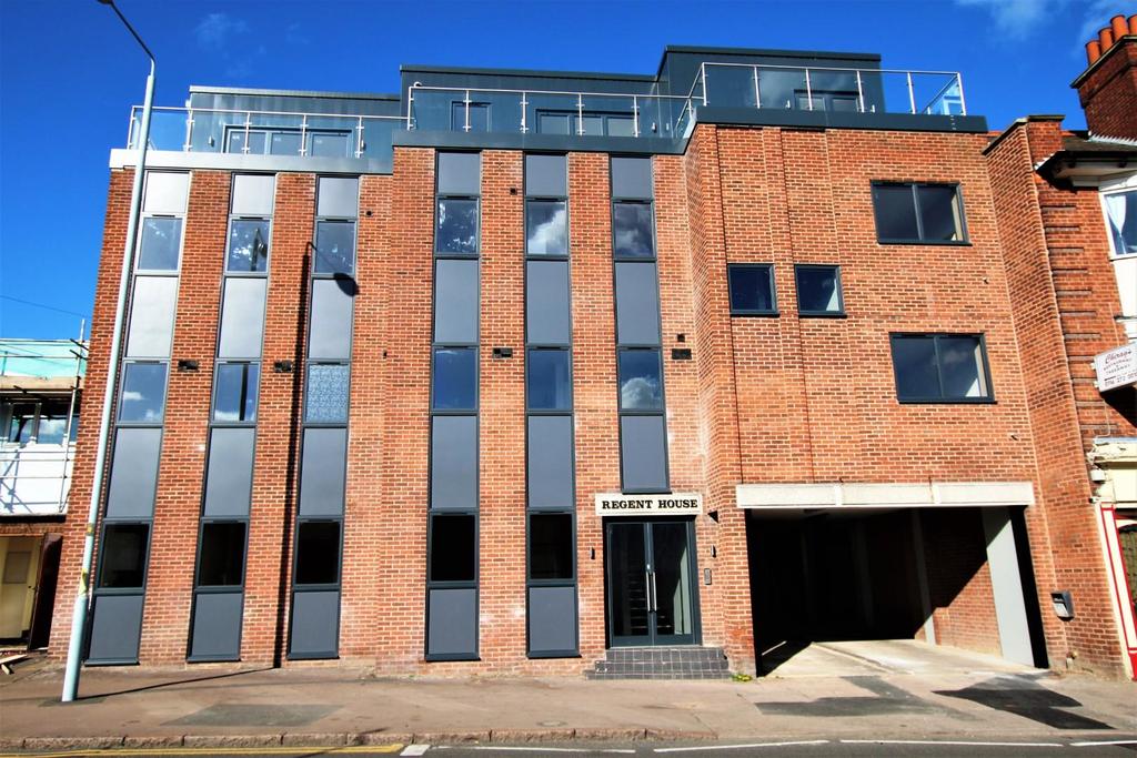 Regent House, London Road, Oadby 2 bed apartment £800 pcm (£185 pw)