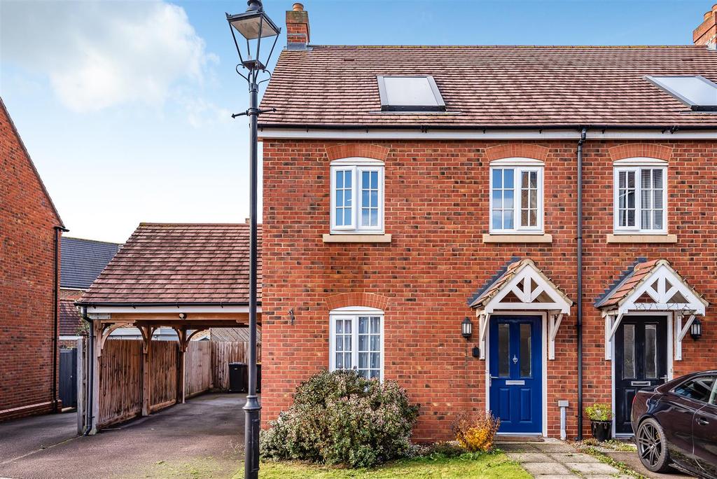Lewis Close, Kempston, Bedford 2 bed semidetached house for sale £