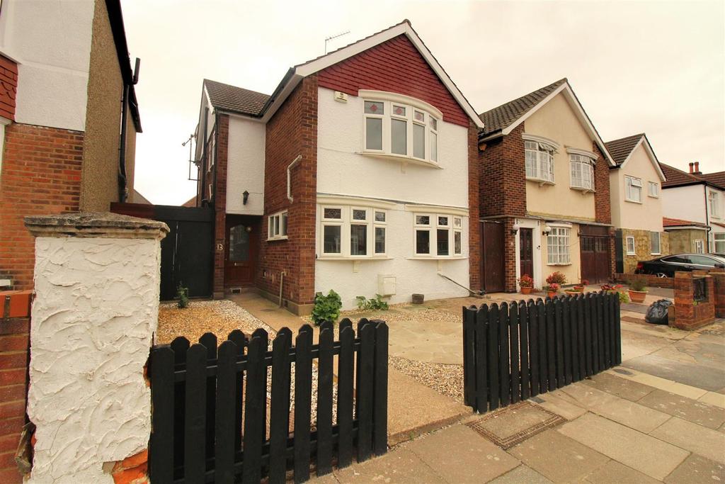 Woodstock Gardens, Goodmayes 3 bed detached house for sale £550,000