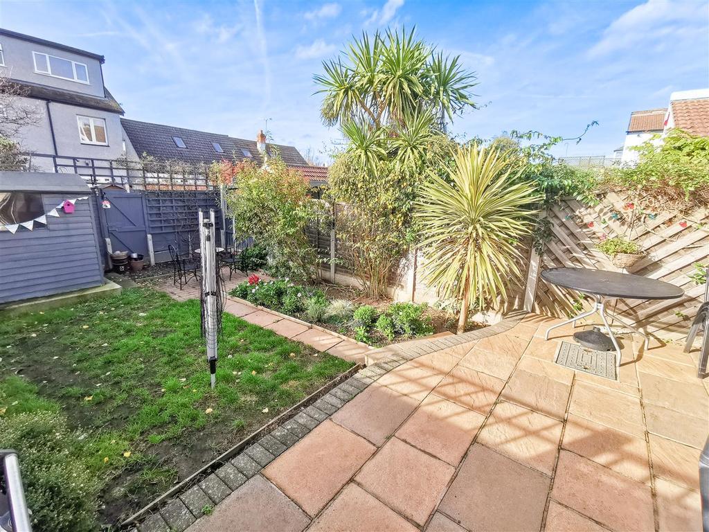 Leighton Avenue, LeighOnSea 3 bed terraced house £450,000