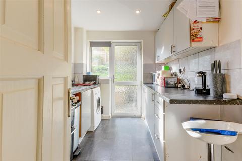 102 Darlton Drive, Arnold, Nottingham, NG5 7LW