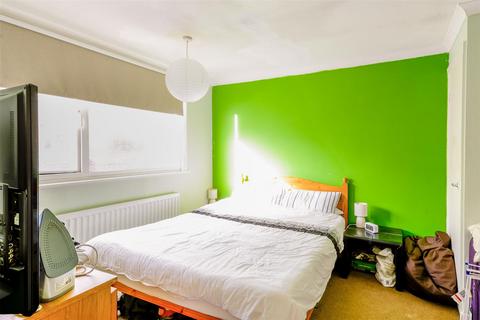 102 Darlton Drive, Arnold, Nottingham, NG5 7LW
