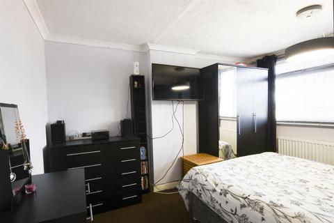 102 Darlton Drive, Arnold, Nottingham, NG5 7LW