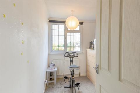 102 Darlton Drive, Arnold, Nottingham, NG5 7LW