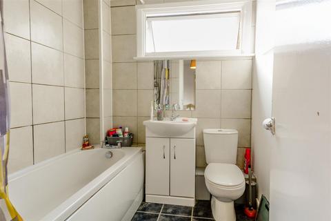 102 Darlton Drive, Arnold, Nottingham, NG5 7LW