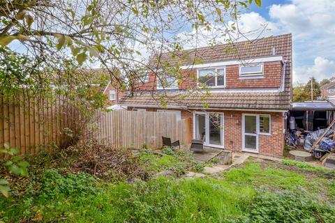 102 Darlton Drive, Arnold, Nottingham, NG5 7LW