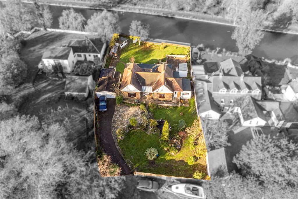Riverside Avenue, Broxbourne 4 bed detached bungalow £1,300,000