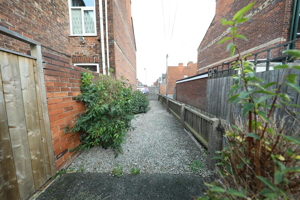 Hardwick Street, Hull 3 bed end of terrace house £80,000