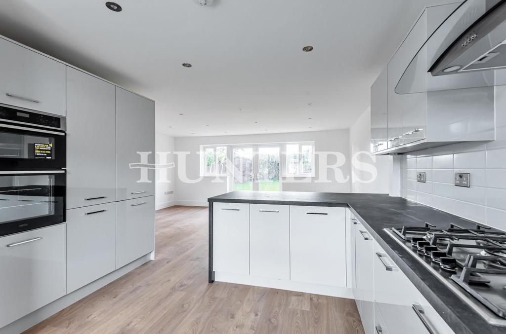Keats Avenue, Romford 3 bed house £400,000