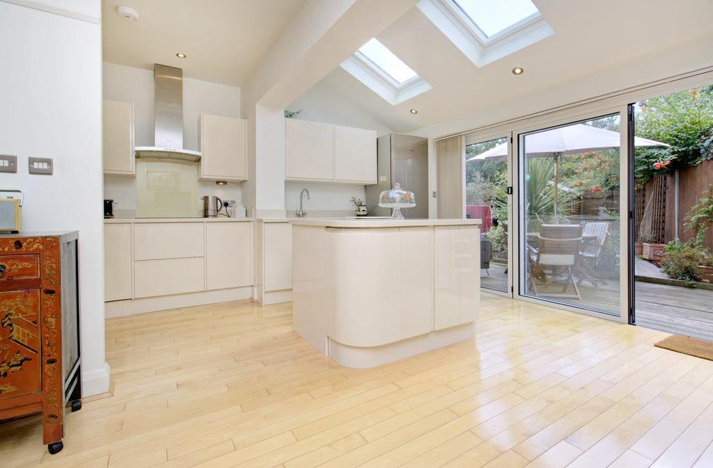 Road, London 4 bed terraced house £4,983 pcm (£1,150 pw)