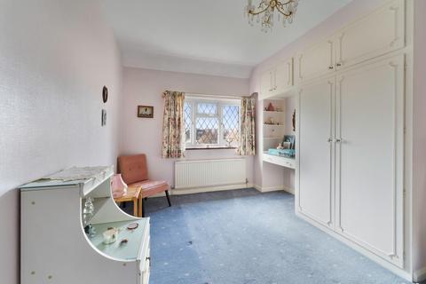 30 The Glade, Epsom, KT17 2HB