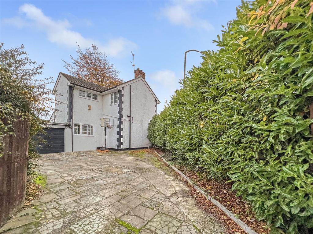 Pensby Road, Thingwall, Wirral 3 bed cottage for sale £240,000