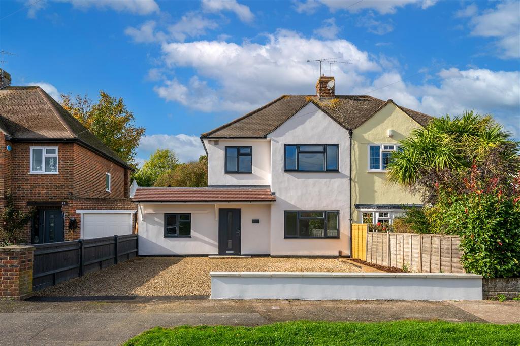 Fairfield Avenue, Horley 3 bed semidetached house £575,000
