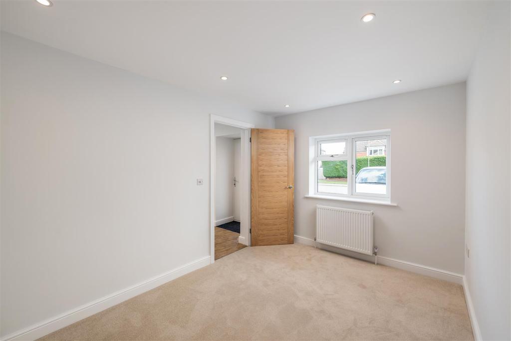 Fairfield Avenue, Horley 3 bed semidetached house £575,000