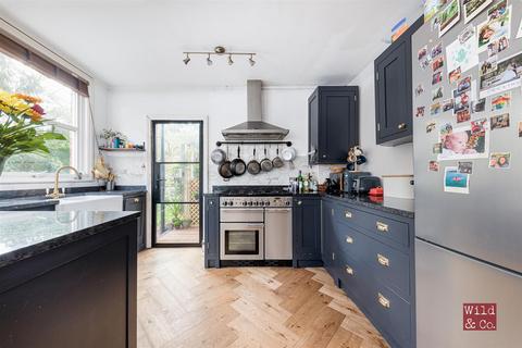 62 Fletching Road, London, E5 9QR