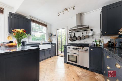 62 Fletching Road, London, E5 9QR