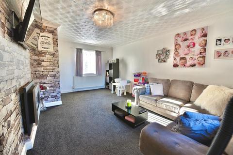 3 bedroom semi-detached house for sale - Redemarsh, Leam Lane, Gateshead