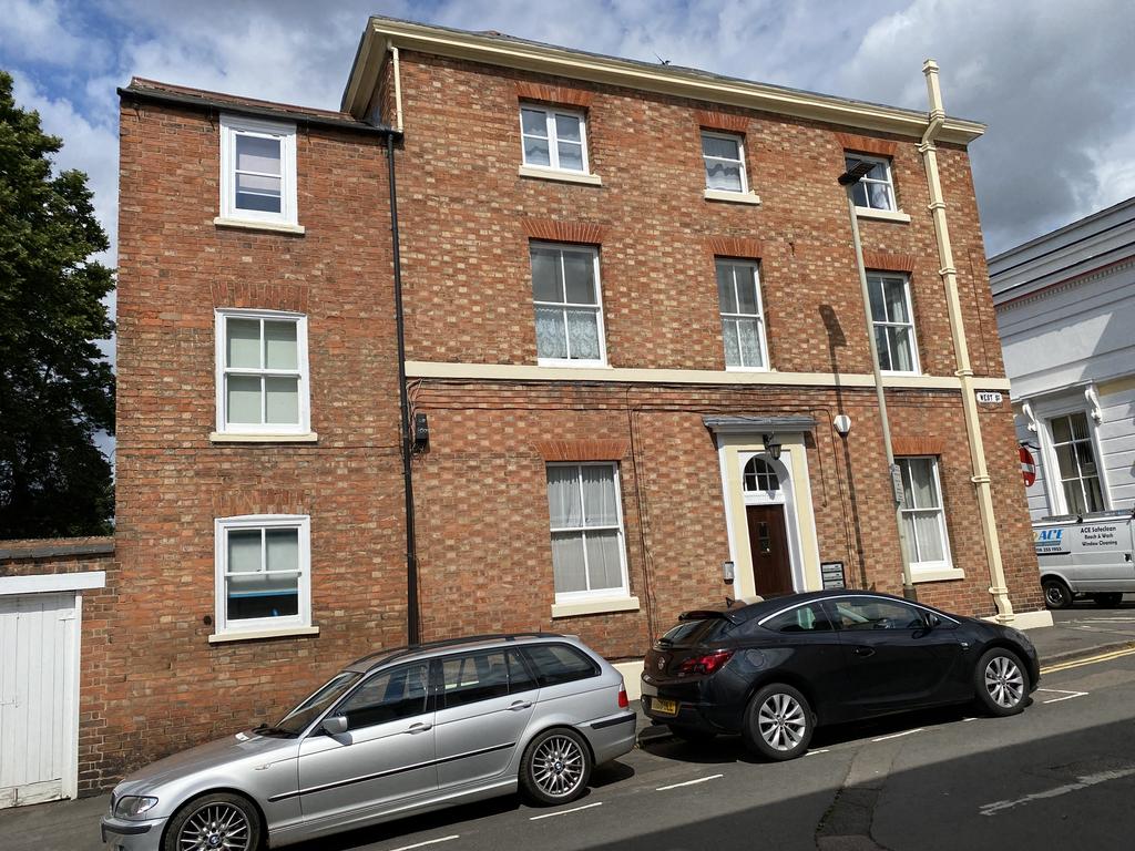 West Street, Leicester, LE1 1 bed ground floor flat £675 pcm (£156 pw)