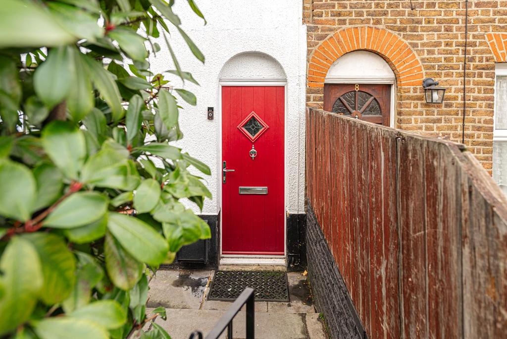 Church Road, Epsom 2 bed terraced house £425,000