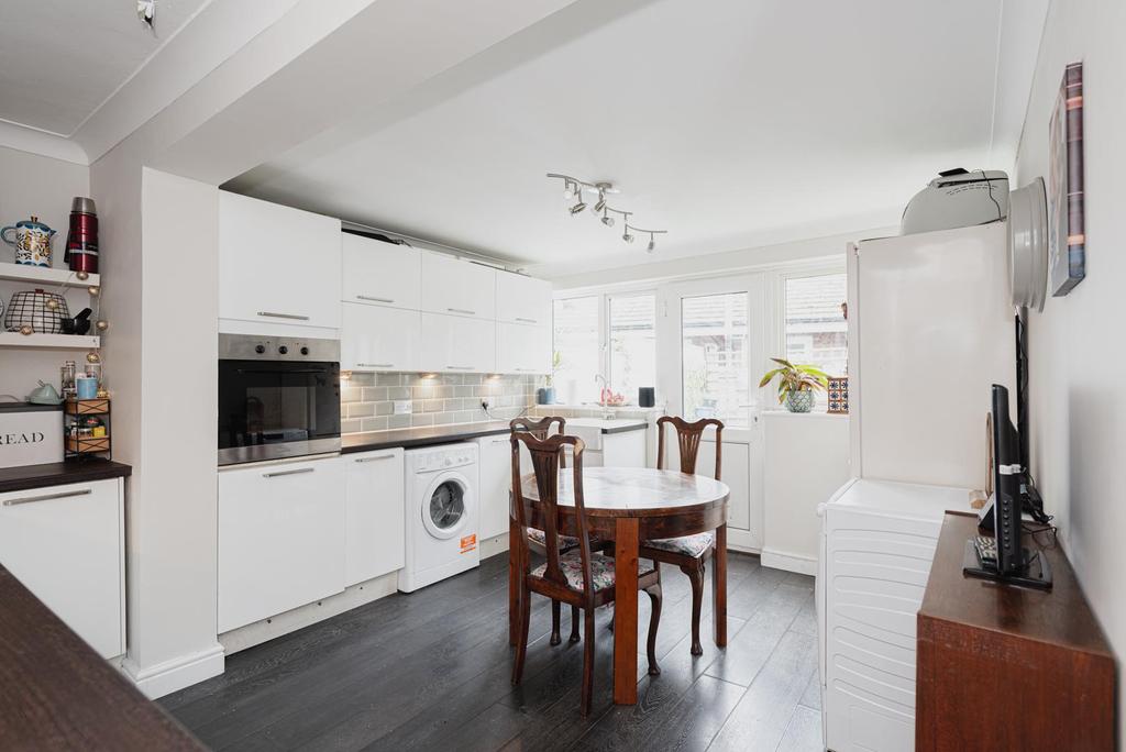 Church Road, Epsom 2 bed terraced house £425,000