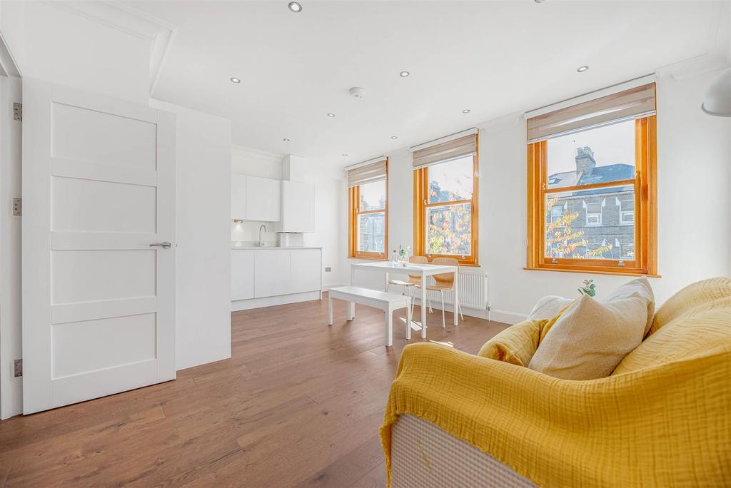 Stroud Green Road, Stroud Green 2 bed flat £575,000