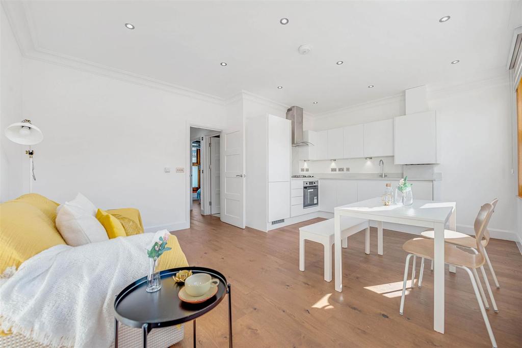 Stroud Green Road, Stroud Green 2 bed flat £575,000