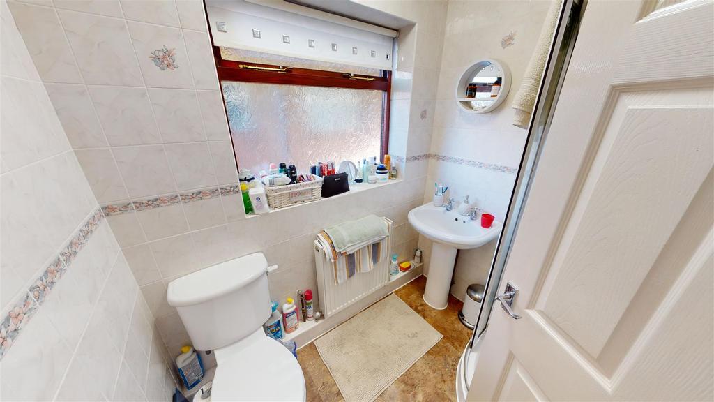 Ash Grove Crescent Bathroom