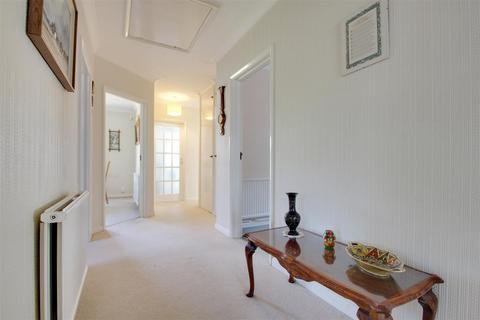 3 Warnham Road, Goring By Sea, Worthing, BN12 4LL