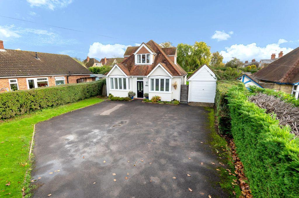 Hollow Lane, Shinfield, Reading RG2 9BT 3 bed detached house £775,000