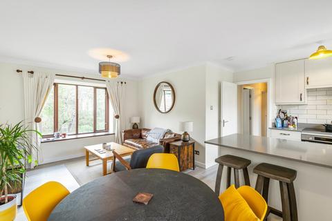 2 bedroom flat for sale - Hillbury Road, Balham