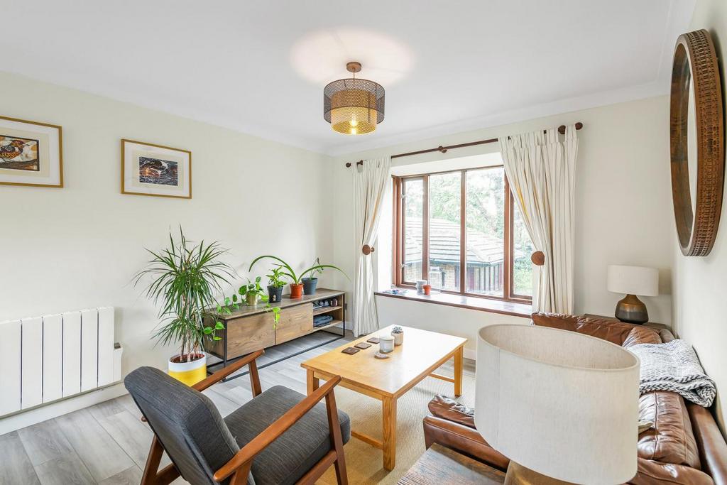 Hillbury Road, Balham 2 bed flat £425,000