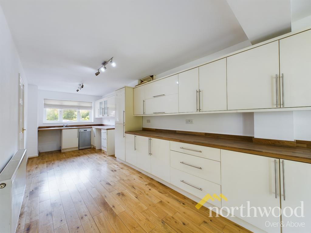 Newtons Crescent, Winterley, CW11 4 bed detached house for sale £350,000