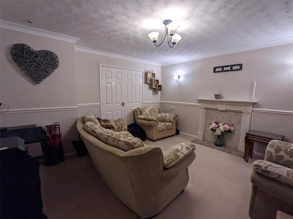 Ancaster Drive, Sleaford, NG34 4 bed detached house £995 pcm (£230 pw)