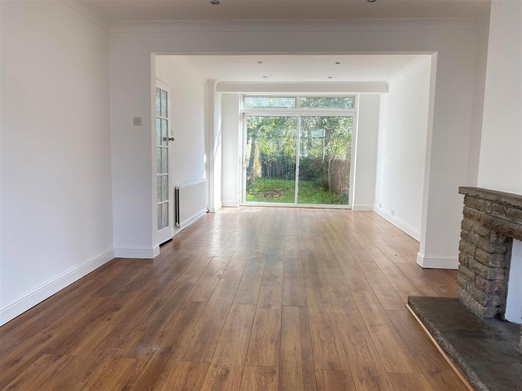 Deynecourt Gardens, Wanstead 3 bed semidetached house £750,000