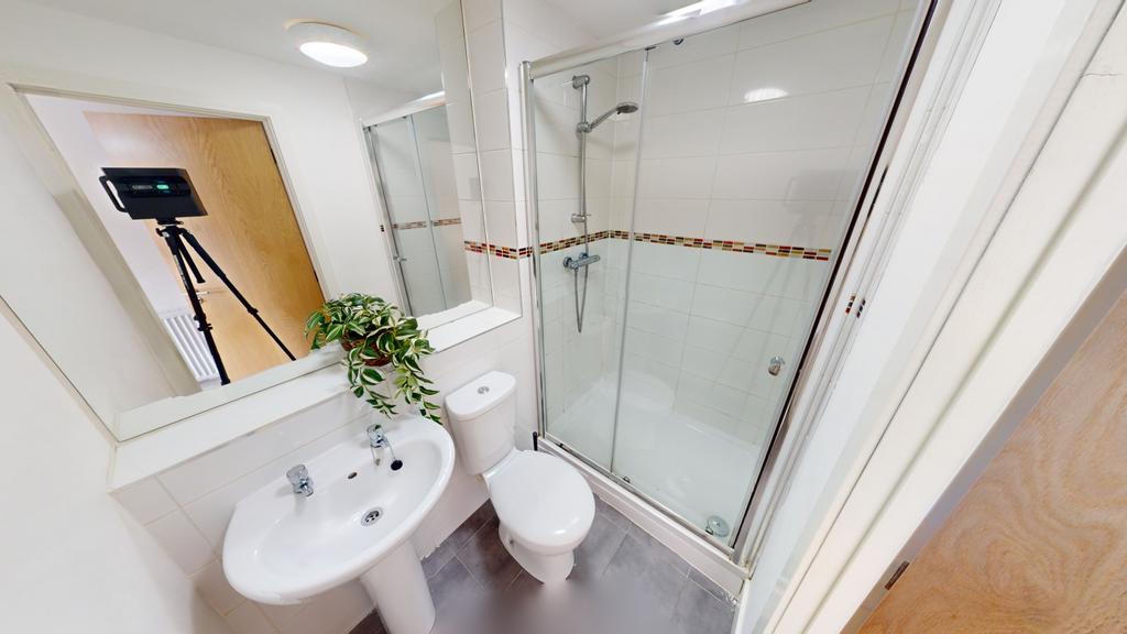 31 Hunt Ensuite 1