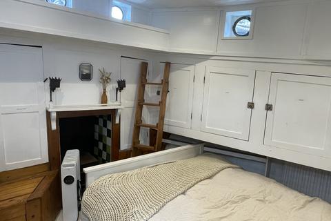 1 bedroom houseboat for sale, The Embankment, Wraysbury TW19