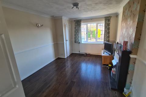 2 bedroom terraced house to rent, Castle Hill View, Heckmondwike