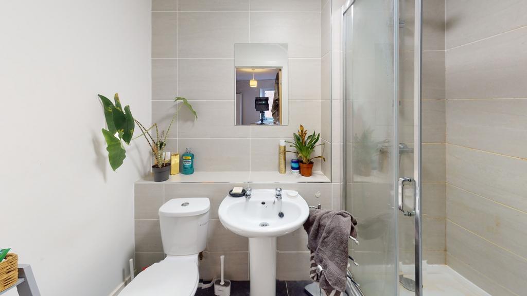 23-Kilbourn-Street-Bathroom