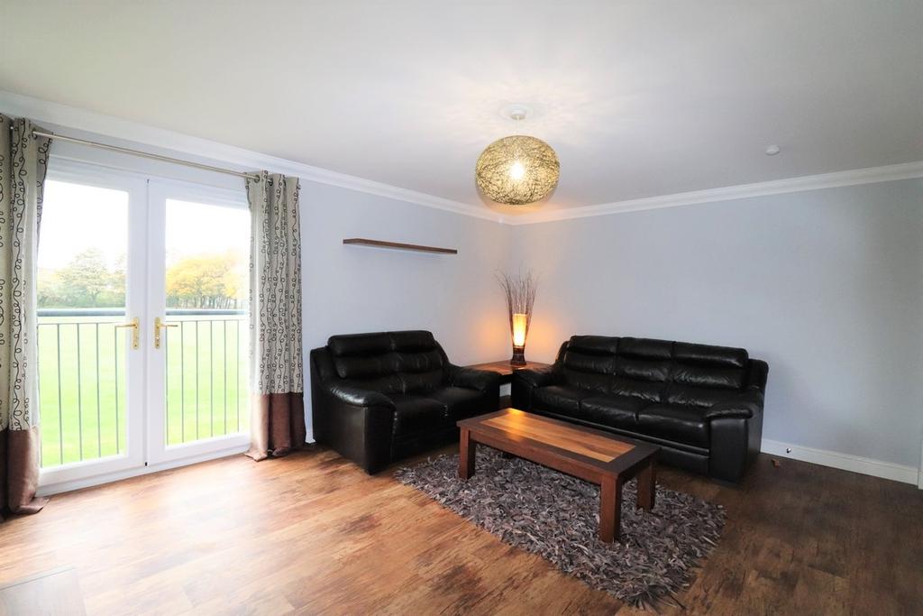 Newlands Court, Bathgate EH48 2 bed flat £125,000